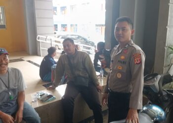 Berdialog Dengan Warga, Unit Samapta Polsek Cisaat   Dialogis Berikan Himbauan Kamtibmas