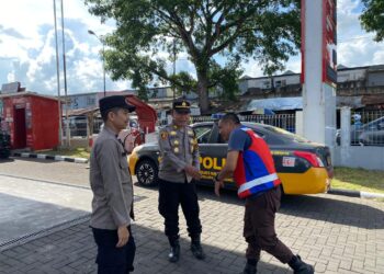 Guna menciptakan keamanan dan kondusif, Kapolsek Citamiang Patroli Dialogis dan Sambangi Warga