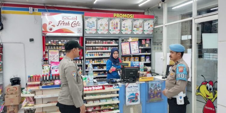 Patroli Sambang Obyek Vital dan Strong Point Malam Dialogis dengan Masyarakat Wujudkan Situasi Kamtibmas yang Aman