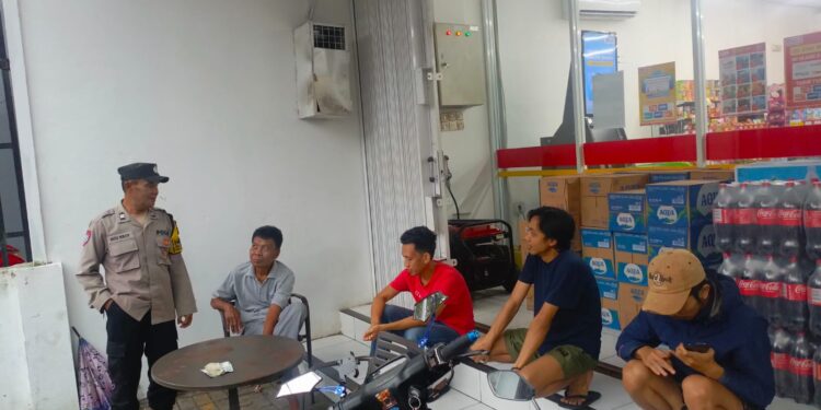Patroli Mobile Rutin Polsek Kadudampit Antisipasi Gangguan Kamtibmas di Wilayah Hukum Polsek Kadudampit