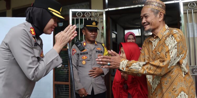 Polres Sukabumi Kota Gelar Anjangsana ke Purnawirawan dan Personel Sakit Menahun