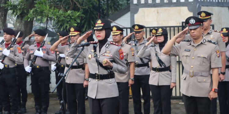 Sambut Hari Bhayangkara ke-79, Polres Sukabumi Kota Gelar Upacara Ziarah dan Tabur Bunga