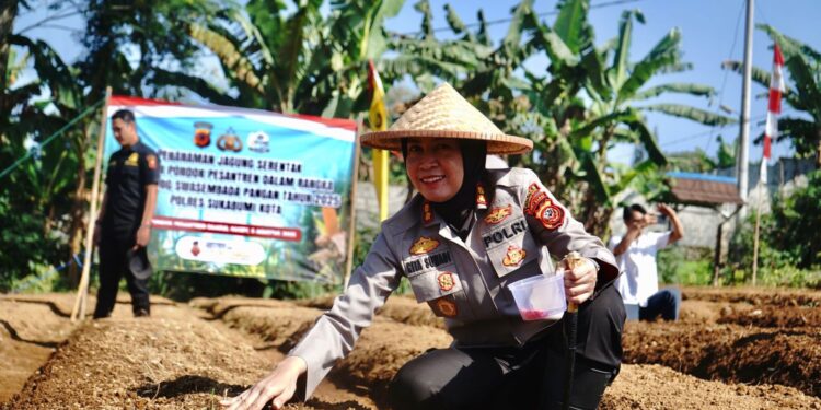 Dukung Ketahanan Pangan, Polres Sukabumi Kota Tanam Jagung di Lahan Ponpes