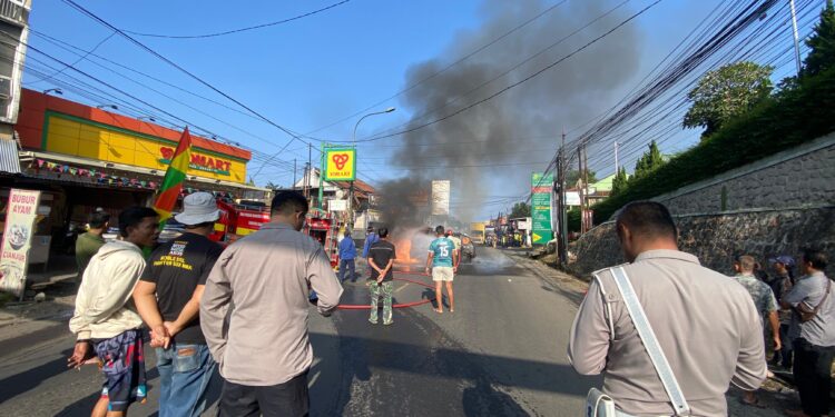 Ledakan Kecil Warnai Kebakaran Angkot di Sukabumi, Polisi Amankan Lokasi