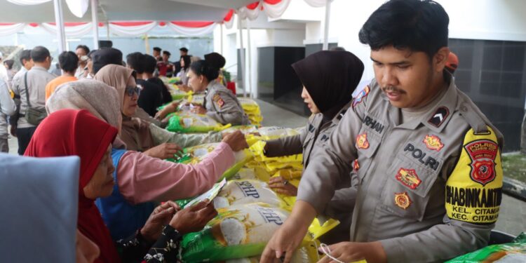 Gerakan Pangan Murah Polres Sukabumi Kota Diserbu Warga, 5 Ton Beras Super Ludes Terjual
