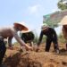 Peringati Hari Tani Nasional 2025, Polres Sukabumi Kota Tanam Jagung Bareng Petani