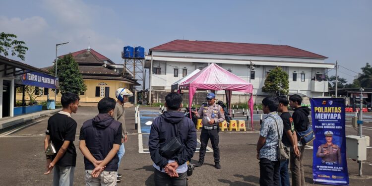 Ada Program “Polantas Menyapa”, Pelayanan SIM di Sukabumi Kini Maki Ramah