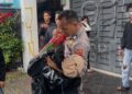 Gunakan Mobil Ambulans, Polantas di Sukabumi Evakuasi Wanita Pingsan ke UGD
