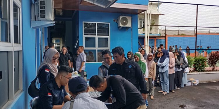 Dukung Program BERSINAR, BNNK Sukabumi Tes Urine Pegawai Perumda Tirta Jaya Mandiri