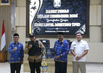 BNNK Sukabumi Anugerahkan Desa Bersinar 2025
