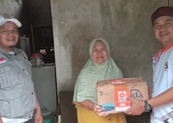 Rumah Roboh Diterjang Hujan Angin, Lansia di Lembursitu Sukabumi Terima Uluran Tangan PKS