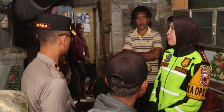 Kapolres Sukabumi Kota Tinjau Lokasi Longsor di Citamiang, Salurkan Tali Asih untuk Korban