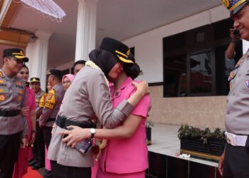 Isak Tangis Iringi Pelepasan AKBP Rita Suwadi, Resmi Jabat Kapolres Majalengka