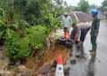Polsek Gunungguruh Sukabumi Cek Lokasi Longsor di Neglasari
