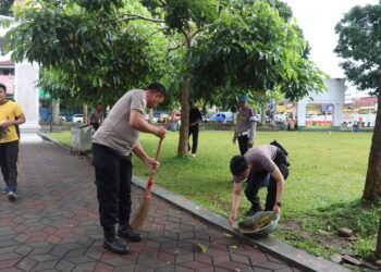 Ramadan PRIMA, Polisi Sukabumi Bersih-bersih Masjid Agung