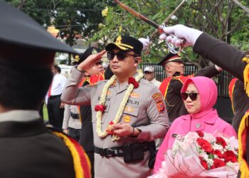 Disambut Pocil dan Gerbang Pora, AKBP Sentot Kunto Wibowo Masuki Polres Sukabumi Kota