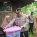 Tinjau Dua Rutilahu, Kapolres AKBP Sentot Salurkan Sembako