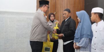 Polres Sukabumi Kota Bagikan Al-Qur’an dan Lampu Charger untuk Pesantren dan Masjid