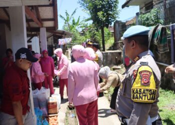 Kapolres Sukabumi Kota Salurkan Santunan dan Tali Asih untuk Korban Kebakaran