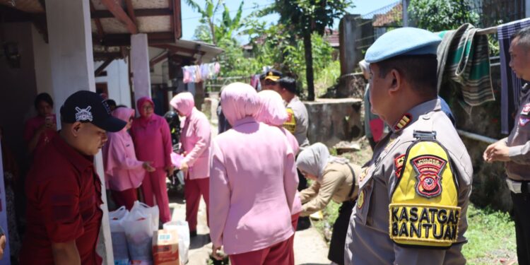 Kapolres Sukabumi Kota Salurkan Santunan dan Tali Asih untuk Korban Kebakaran