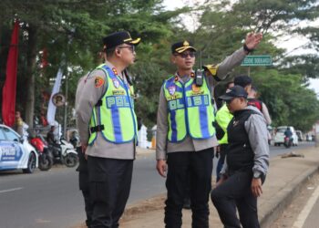 Simpang Cibolang Sukabumi Terpantau Ramai Lancar, Polres Sukabumi Kota Siagakan Tim Urai