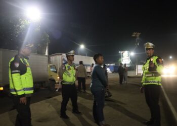 Antisipasi Puncak Arus Mudik Lebaran 2026, Polres Sukabumi Kota Sekat Kendaraan Sumbu 3 di Perbatasan