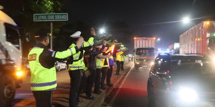 91 Truk Dilepas, Polres Sukabumi Kota Akhiri Penyekatan Kendaraan Sumbu Tiga