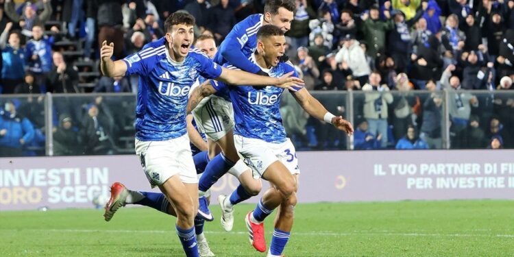 Epic Comeback Como Bungkam AS Roma 2-1