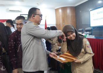 Keren! Primkoppol Sukabumi Apresiasi Anak Polisi Berprestasi dan Tahfidz 30 Juz