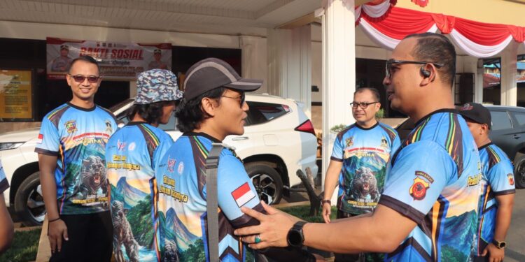 Kapolres Sukabumi Kota Lepas Tim Gabungan Operasi Bersih Gunung Gede