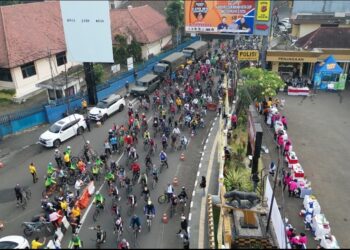HUT Bhayangkara ke-80, Ribuan Warga Ikuti Fun Walk dan Fun Bike di Mapolres Sukabumi Kota