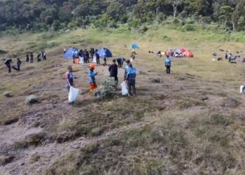 Opsih Gunung Gede, Petugas Gabungan di Sukabumi Kumpulkan 15 Karung Sampah