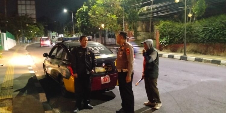 Patroli Malam, Polsek Cikole Gandeng Satpam Jaga Keamanan Wilayah