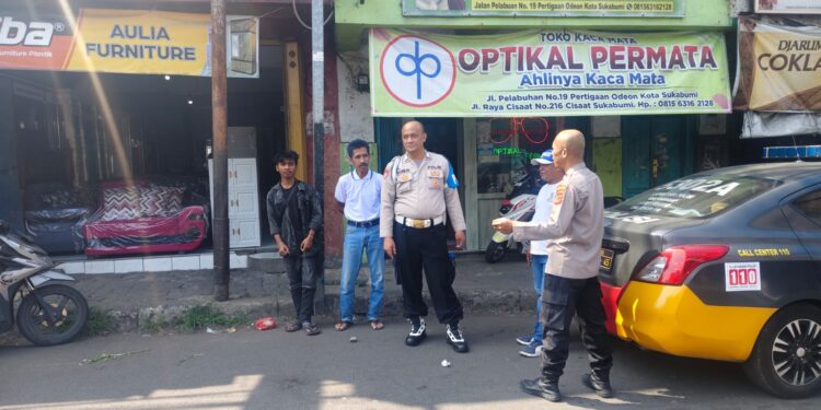 Sapa Warga dari Dekat, Polsek Citamiang Sisipkan Pesan Kamtibmas Saat Patroli