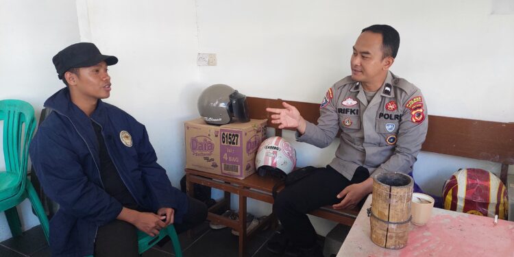 Bhabinkamtibmas Cikole Perkuat Kemitraan dengan Warga Lewat Sambang Kamtibmas