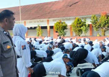 Bhabinkamtibmas Cipanengah Bekali Ratusan Siswa MPLS dengan Edukasi Kenakalan Remaja