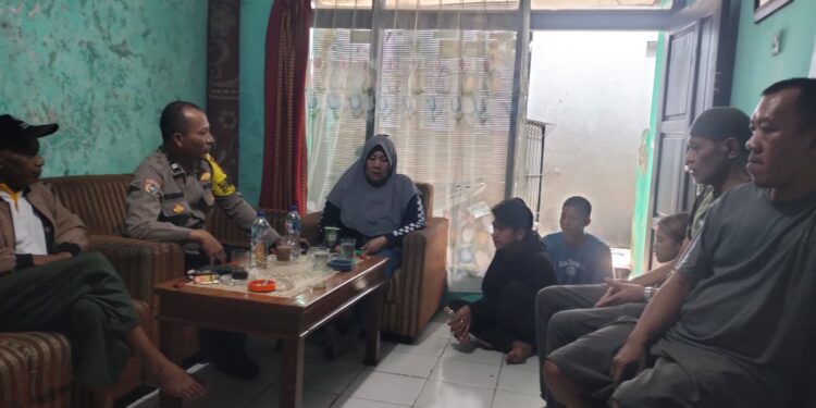Sambang Humanis Bhabinkamtibmas Polsek Baros Pererat Kemitraan dan Jaga Kondusivitas Wilayah