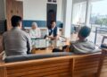 Kapolsek Baros Ngariung Bareng Pengelola SPPG Sudajaya, Perkuat Sinergi Jaga Kamtibmas
