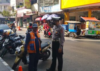 Polisi Ajak Juru Parkir Jadi Mitra Jaga Keamanan, Polsek Cikole Gelar Patroli Dialogis