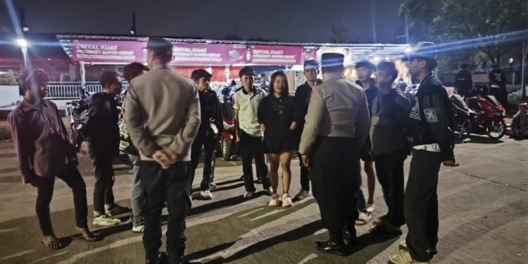 Patroli Skala Besar Malam Minggu, Polsek Baros Sisir Titik Rawan Cegah Kriminalitas dan Gangguan Kamtibmas