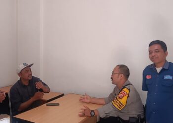 Bhabinkamtibmas Nyomplong Sambangi Warga, Sampaikan Himbauan Kamtibmas hingga Bahaya Judi Online