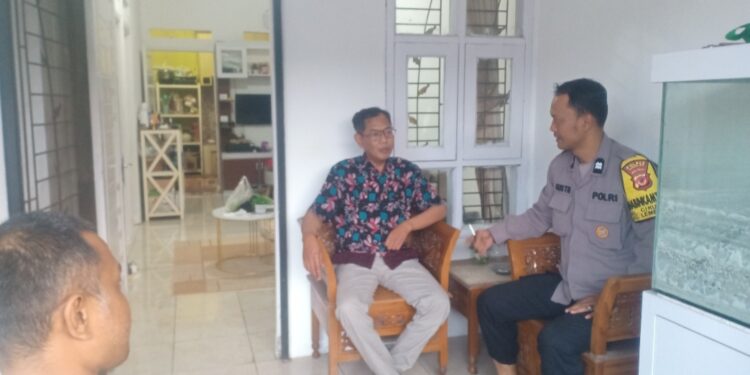 Bhabinkamtibmas Polsek Lembursitu Sambangi Warga, Ajak Jaga Keamanan Lingkungan