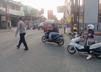 Polsek Lembursitu Gelar Gatur Pagi, Pastikan Arus Lalu Lintas Lancar