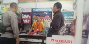 Bhabinkamtibmas Sambangi Karyawan Minimarket di Nyomplong, Ingatkan Bahaya Narkoba hingga Judi Online