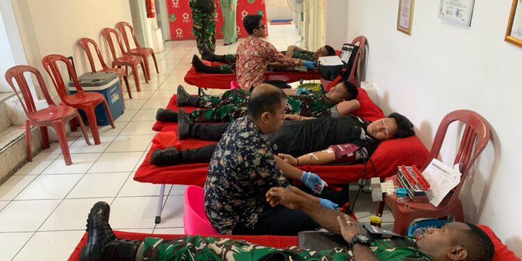 HUT TNI ke-81, Personel Polres Sukabumi Kota Ikut Donor Darah Serentak di PMI
