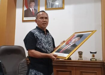 Wakil Ketua DPRD Sukabumi Turunkan Foto Gibran, Ini Alasannya