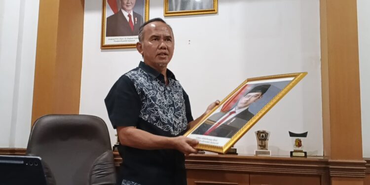 Wakil Ketua DPRD Sukabumi Turunkan Foto Gibran, Ini Alasannya