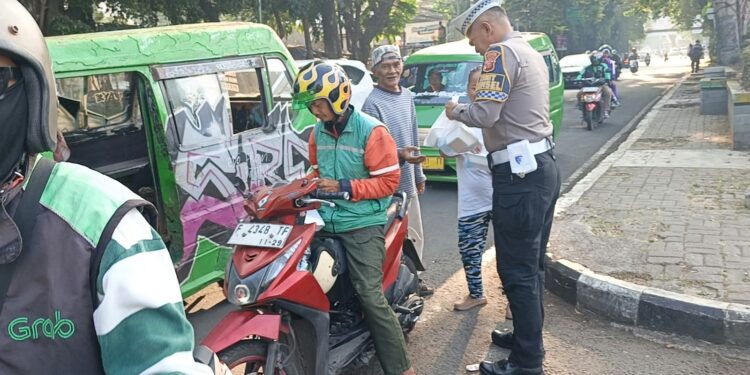 111 Hari Berbagi Makanan Gratis, Ini Aksi Humanis Satlantas Polres Sukabumi Kota