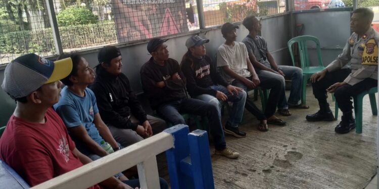 Dekati Ojol Pangkalan dan Juru Parkir, Kapolsek Sukaraja Serap Aspirasi Warga
