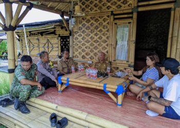 Tiga Pilar Polsek Baros Sukabumi Sambangi Warga, Perkuat Kamtibmas